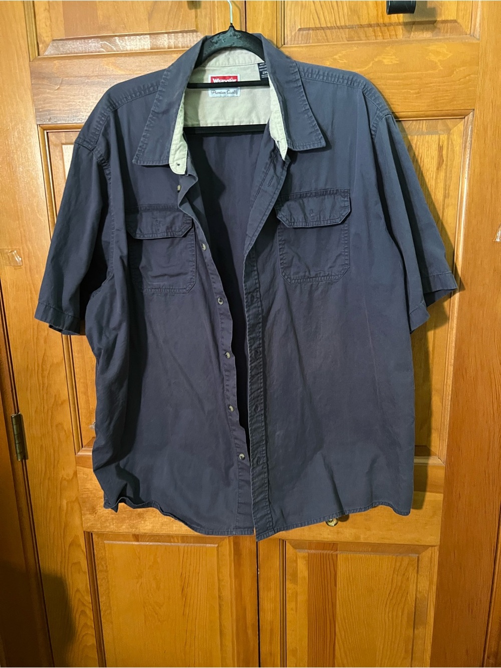 Wrangler Men's Short-Sleeve Button-Down Shirt Navy with Contrast Collar